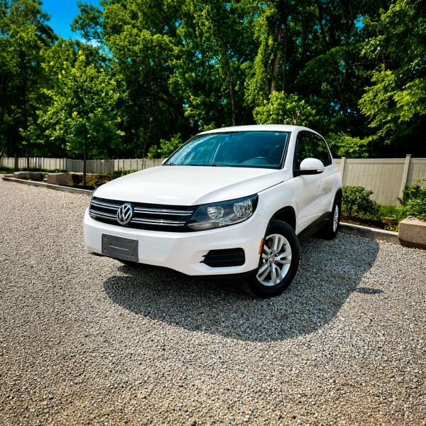 2012 Volkswagen Tiguan LE auto's photo